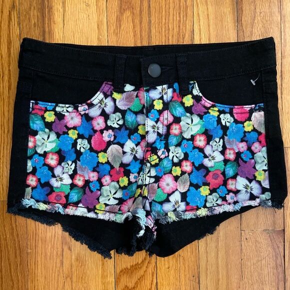 H&M NWOT Black & Floral Denim Shorts - Picture 6 of 12